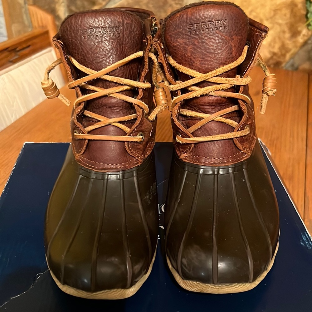 Women’s Size 7.5 Brown Sperry duck boots